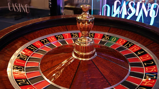 indojaya168 platform overview showing sports betting, live-dealer tables, and slot games